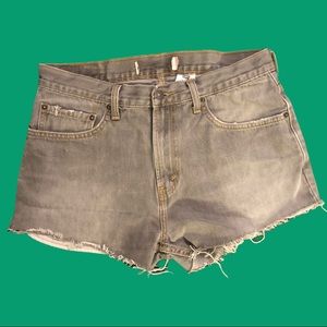 Levi’s women Grey Wash Levi’s 505 raw hem shorts